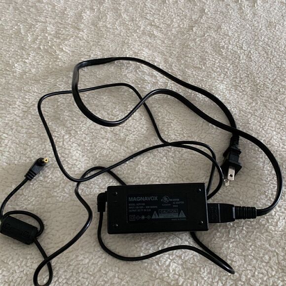 Magnavox Charger AC Adaptor Model ADPC18A for a Portable DVD Player - Picture 2 of 4